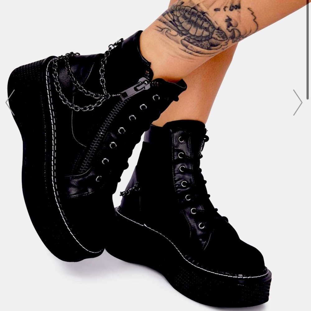 💀dolls kill combat boots💀